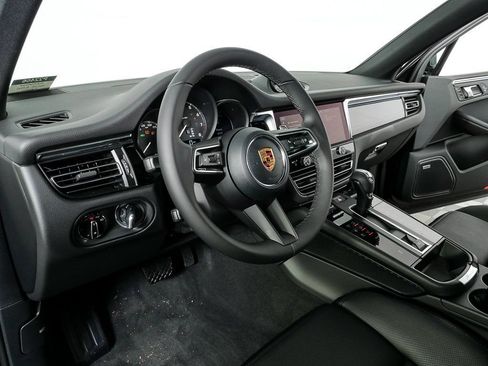 Used 2026 Porsche Macan AWD/4WD image 4