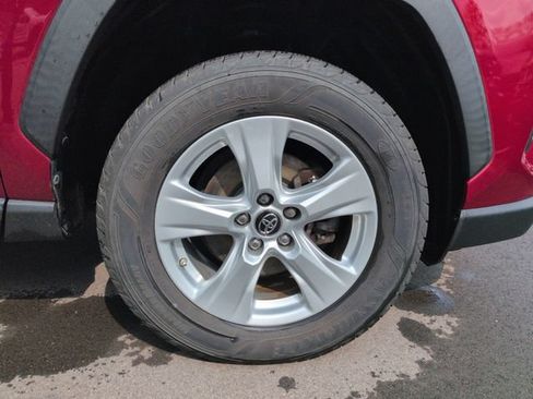Used 2019 Toyota RAV4 LE w/ Carpet Mat Package AWD/4WD image 13