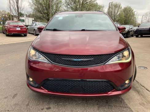Used 2020 Chrysler Pacifica Limited w/ Advanced Safetytec Group FWD image 8