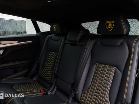 Used 2020 Lamborghini Urus image 31