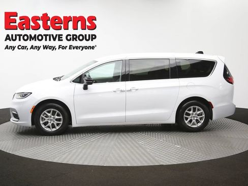 Used 2024 Chrysler Pacifica Touring-L FWD image 60