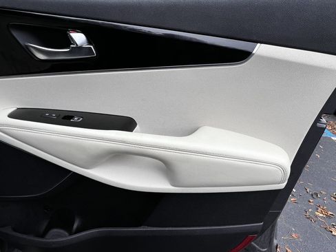 Used 2018 Kia Sorento SX image 42