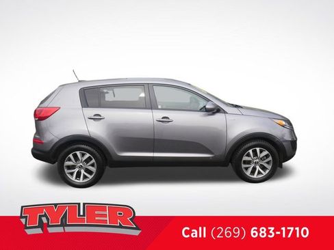 Used 2016 Kia Sportage LX AWD/4WD image 9