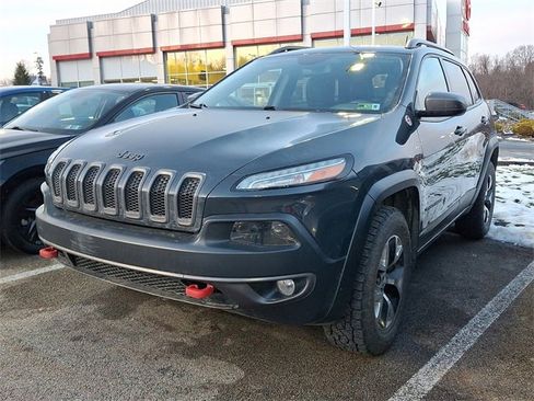 Used 2016 Jeep Cherokee Trailhawk image 3
