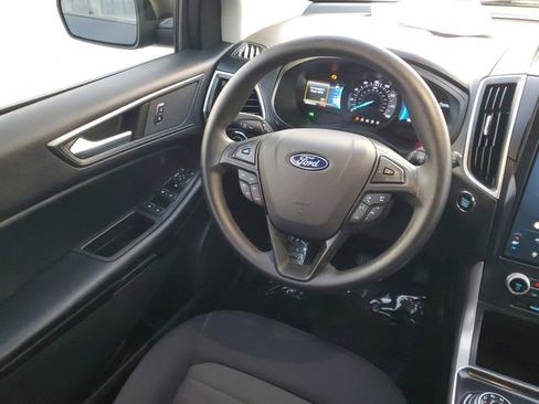 Certified 2022 Ford Edge SE w/ Black Appearance Package image 9