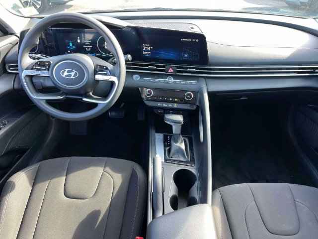 Certified 2024 Hyundai Elantra SEL FWD image 11