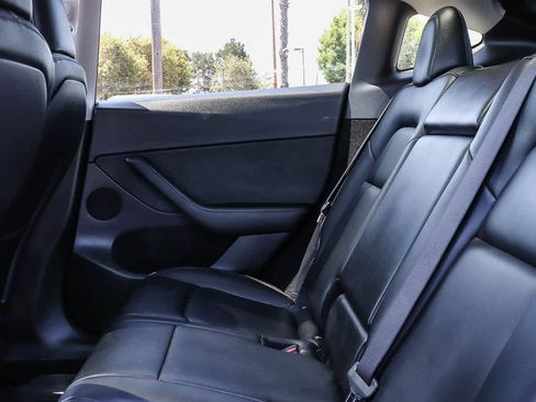 Used 2023 Tesla Model Y 2WD image 18