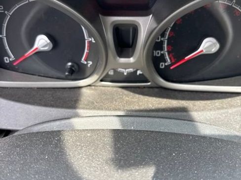 Used 2013 Ford Fiesta SE FWD image 2