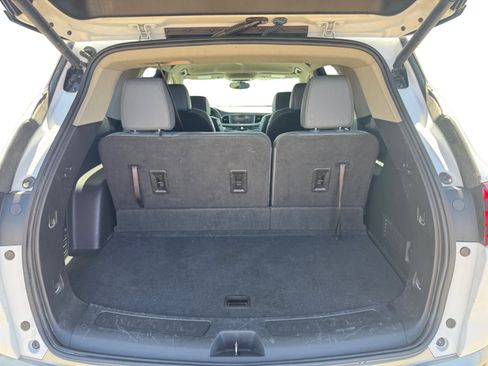 Used 2020 Buick Enclave Essence image 19