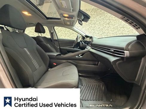 Certified 2025 Hyundai Elantra SEL FWD image 12