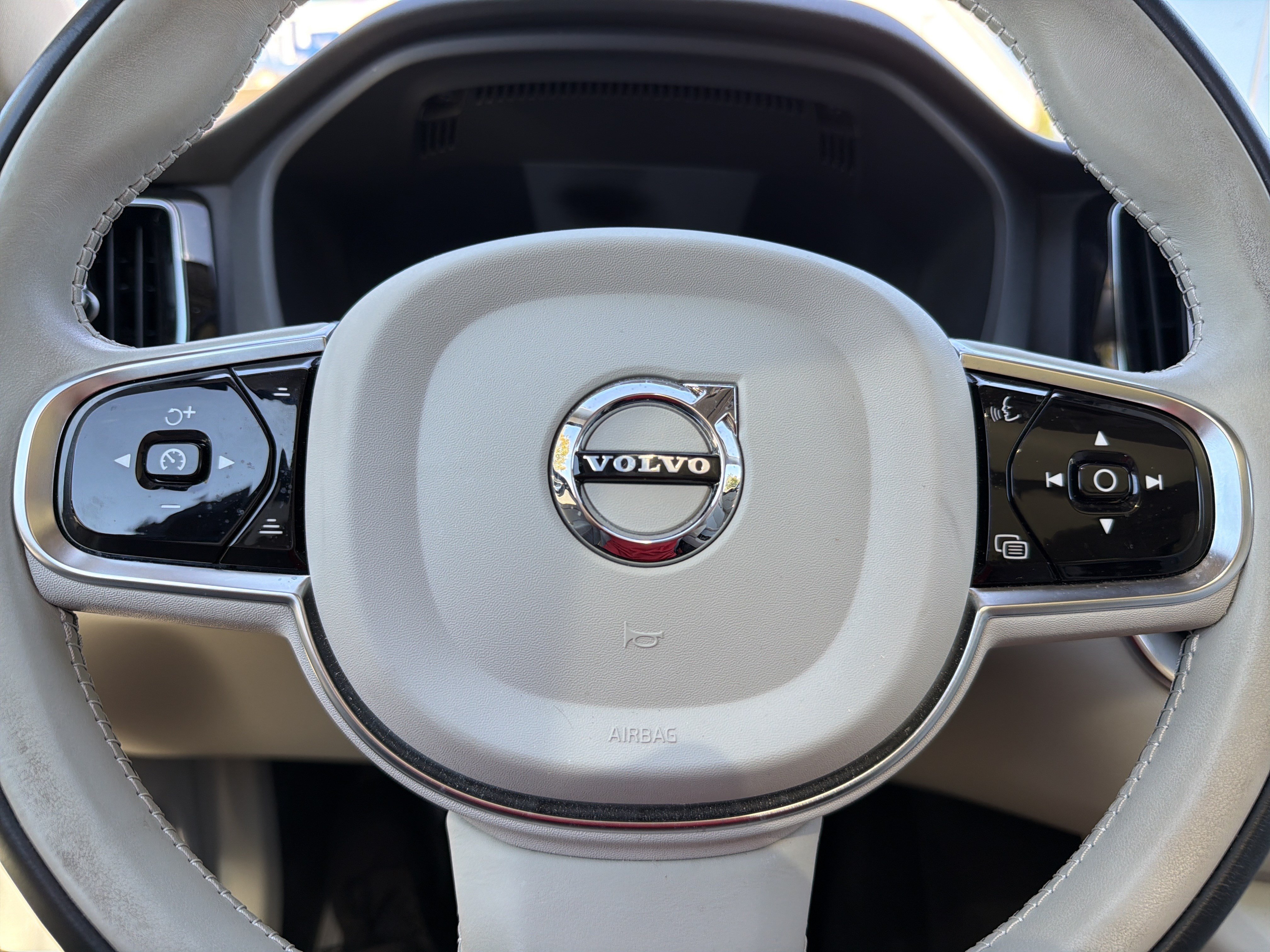 Used 2024 Volvo XC60 T8 Plus w/ Climate Package AWD/4WD image 10