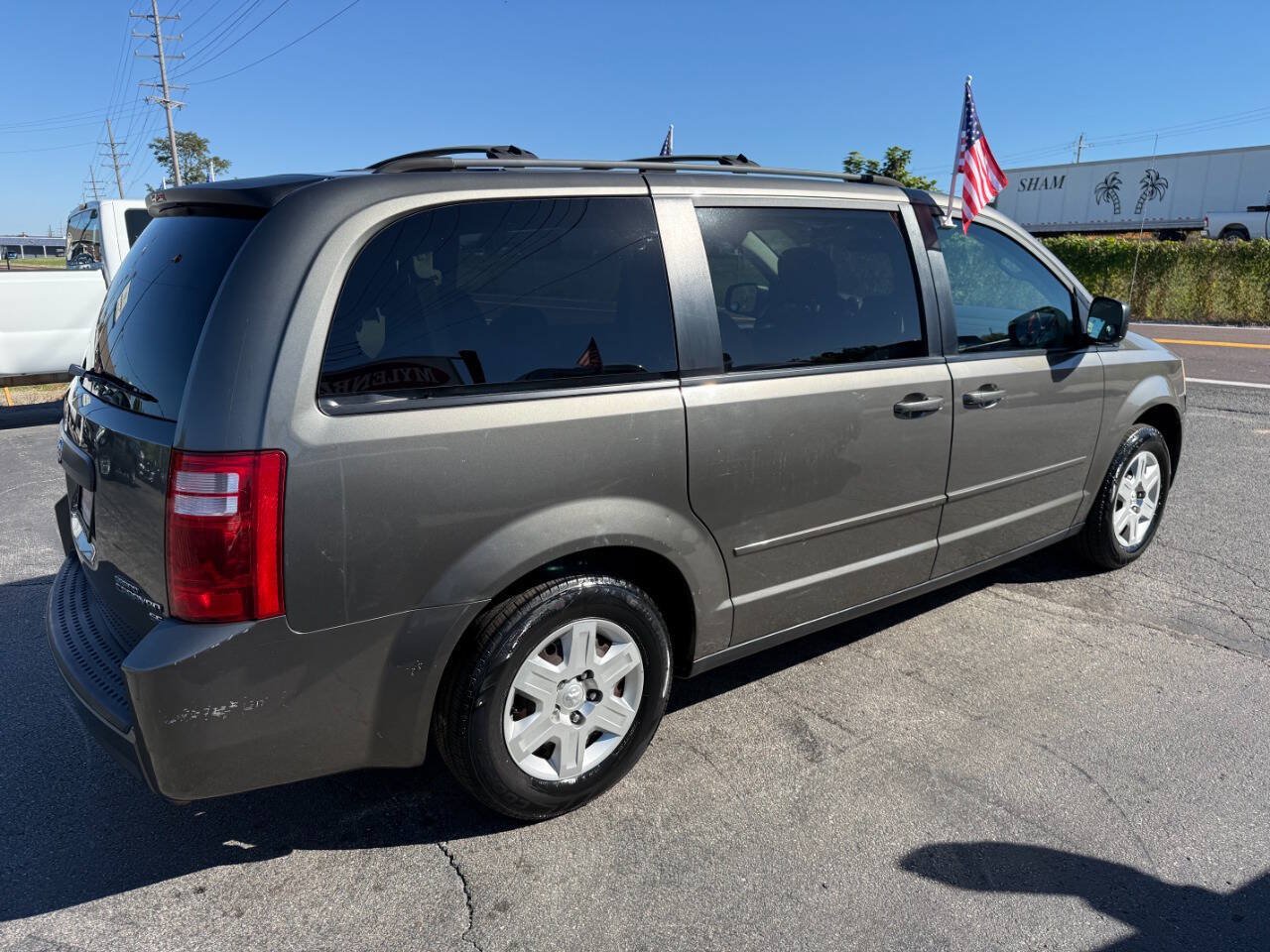 Used 2010 Dodge Grand Caravan SE FWD image 5