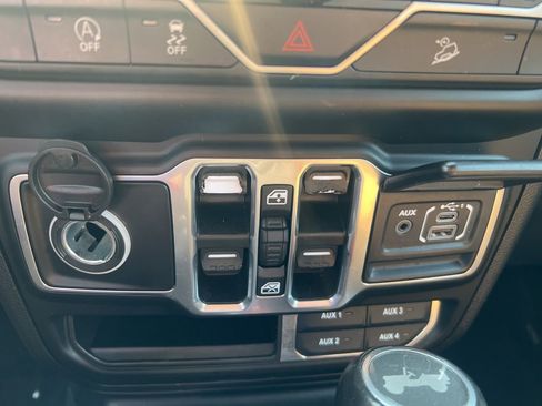 Used 2021 Jeep Wrangler Unlimited Sahara w/ LED Lighting Group image 30