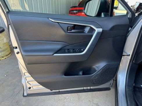 Used 2025 Toyota RAV4 LE image 31