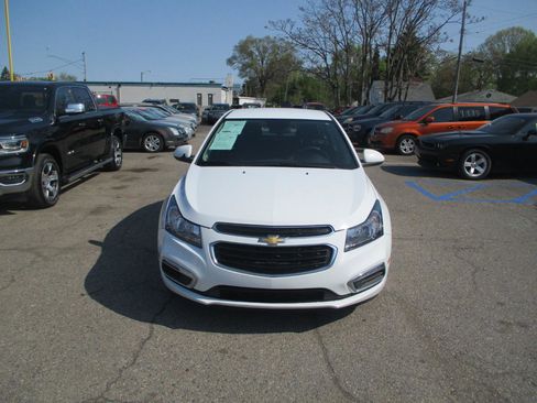Used 2016 Chevrolet Cruze LT FWD image 3