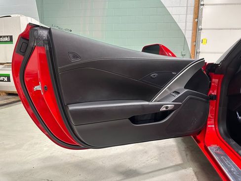 Used 2014 Chevrolet Corvette 1LT w/ Battery Protection Package image 19