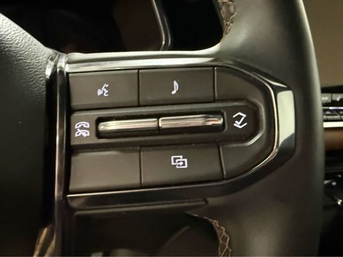 Used 2024 GMC Canyon AT4 w/ Technology Package AWD/4WD image 18