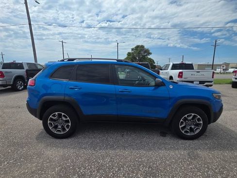 Used 2020 Jeep Cherokee Trailhawk w/ Cold Weather Group AWD/4WD image 9