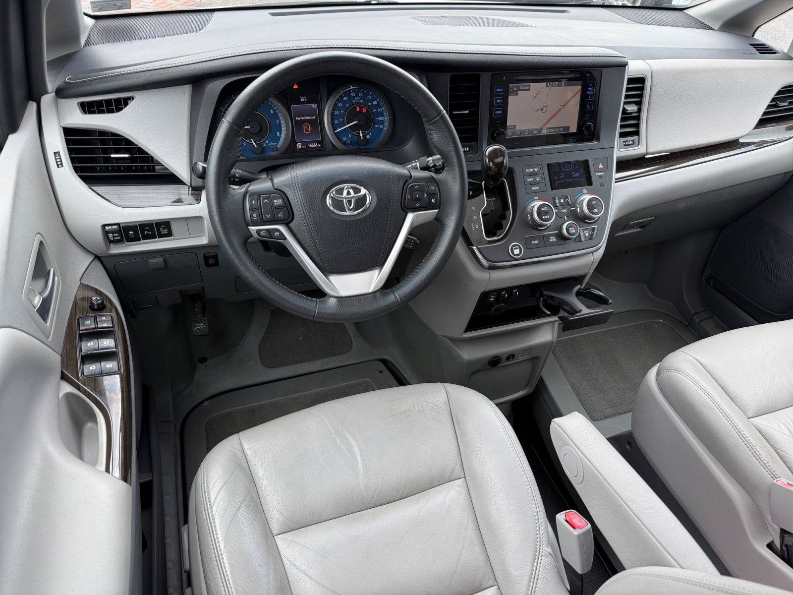Used 2017 Toyota Sienna XLE w/ XLE Navigation Package FWD image 22