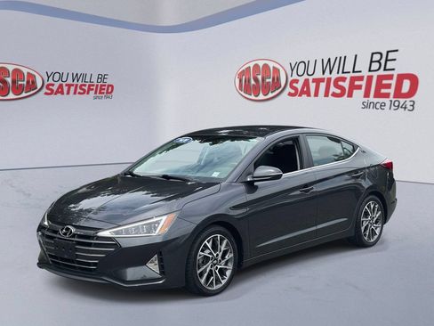 Used 2020 Hyundai Elantra Limited w/ Cargo Package (C1) FWD image 3