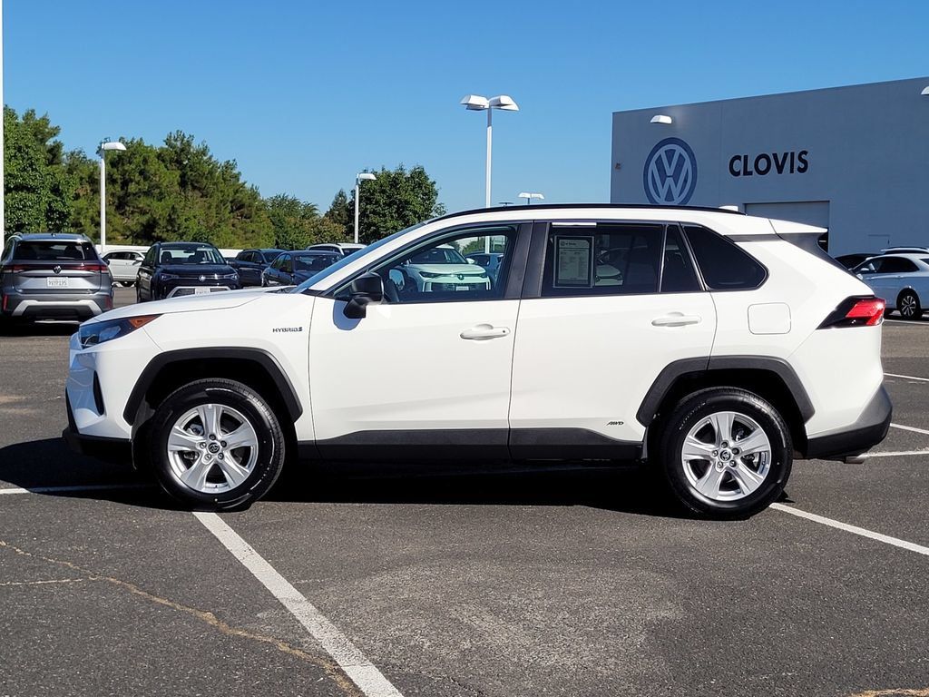 Used 2021 Toyota RAV4 LE AWD/4WD image 9