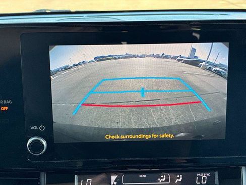 Certified 2025 Toyota Sienna LE FWD image 22
