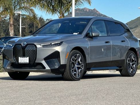 Used 2023 BMW iX xDrive50 w/ Sport Package image 7