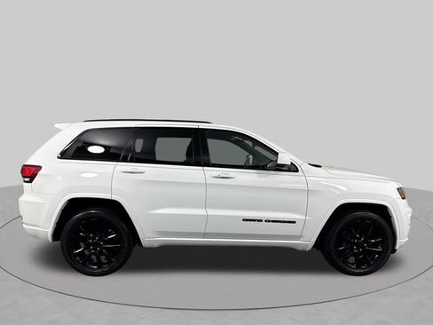 Used 2018 Jeep Grand Cherokee Altitude AWD/4WD image 35