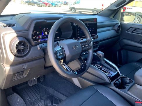 Used 2025 Chevrolet Colorado Trail Boss image 17