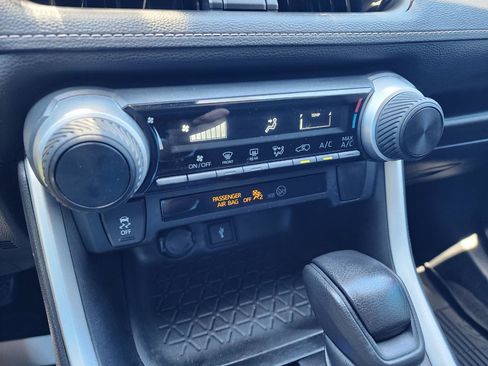 Used 2021 Toyota RAV4 LE image 21