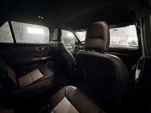 Used 2022 Ford Explorer XLT w/ Equipment Group 202A image 11