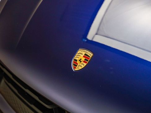 Certified 2025 Porsche Macan image 12