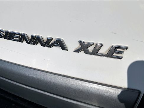 Used 2003 Toyota Sienna XLE image 9