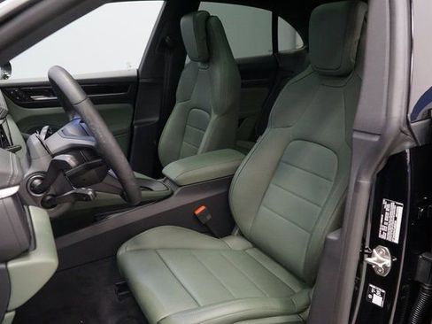 New 2026 Porsche Macan 4 Electric image 5