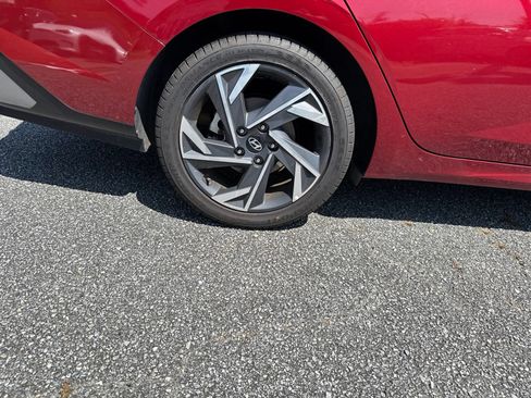 Certified 2024 Hyundai Elantra Limited FWD image 11