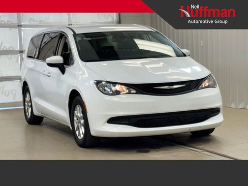 Used 2023 Chrysler Voyager LX FWD image 1