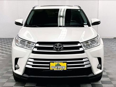 Used 2018 Toyota Highlander XLE AWD/4WD image 4