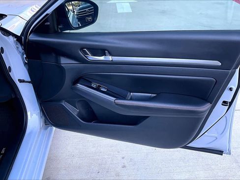 Used 2024 Nissan Altima 2.5 SR FWD image 23