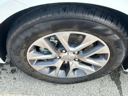 Used 2024 Chrysler Pacifica Pinnacle FWD image 9