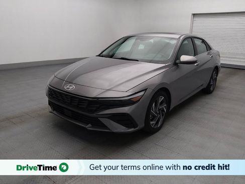Used 2025 Hyundai Elantra SEL FWD image 1