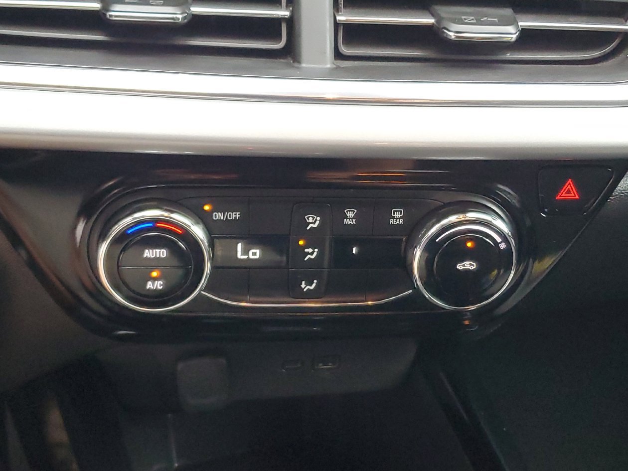 Used 2025 Chevrolet Trax LT FWD image 22