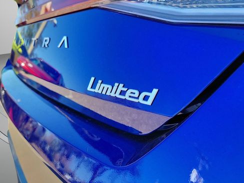 Certified 2025 Hyundai Elantra Limited FWD image 8