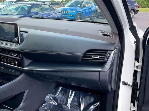 Used 2022 Nissan Rogue S FWD image 28