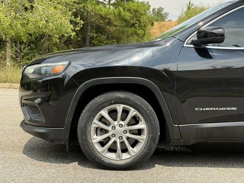 Used 2019 Jeep Cherokee Latitude w/ Popular Appearance Group image 10