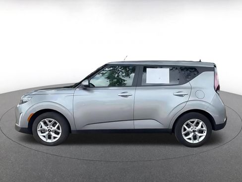 Used 2025 Kia Soul LX w/ LX Technology Package FWD image 9