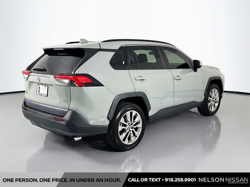 Used 2021 Toyota RAV4 XLE Premium FWD image 5
