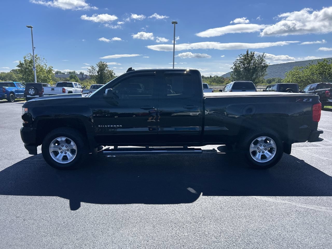 Used 2018 Chevrolet Silverado 1500 LT w/ All Star Edition AWD/4WD image 4