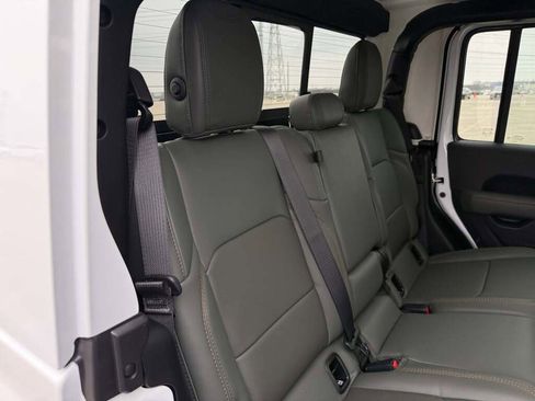 New 2026 Jeep Gladiator Mojave image 28