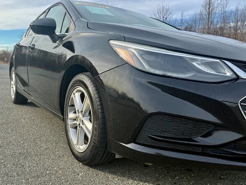 Used 2018 Chevrolet Cruze LT w/ Convenience Package image 8