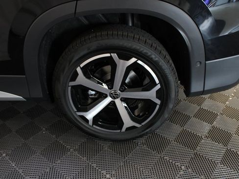 New 2025 Volkswagen Tiguan SE image 20